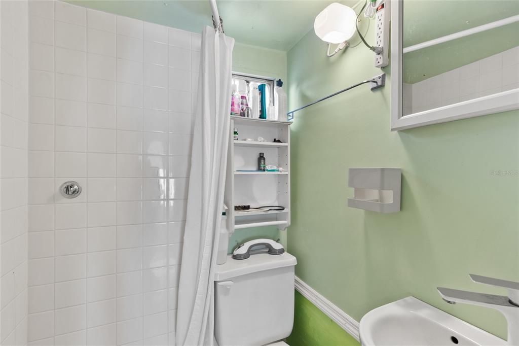 На продажу: $80,000 (1 спален, 1 ванн, 363 Квадратных фут)