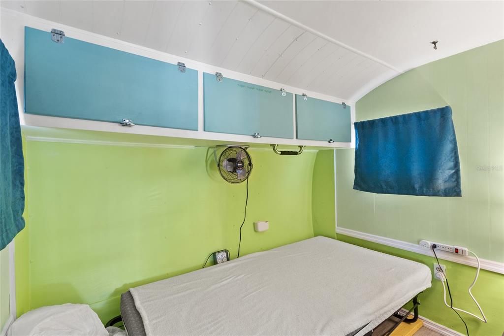 На продажу: $80,000 (1 спален, 1 ванн, 363 Квадратных фут)