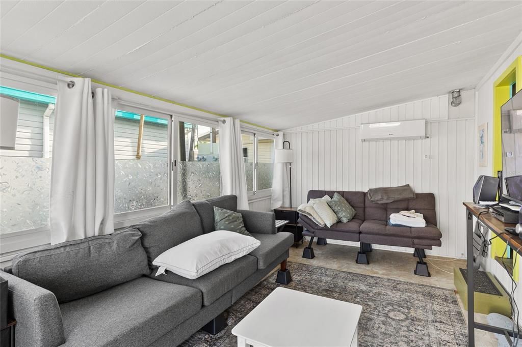 На продажу: $80,000 (1 спален, 1 ванн, 363 Квадратных фут)