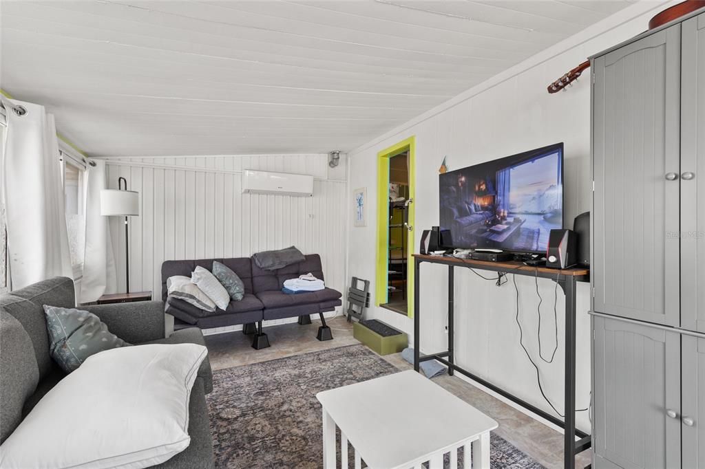 На продажу: $80,000 (1 спален, 1 ванн, 363 Квадратных фут)