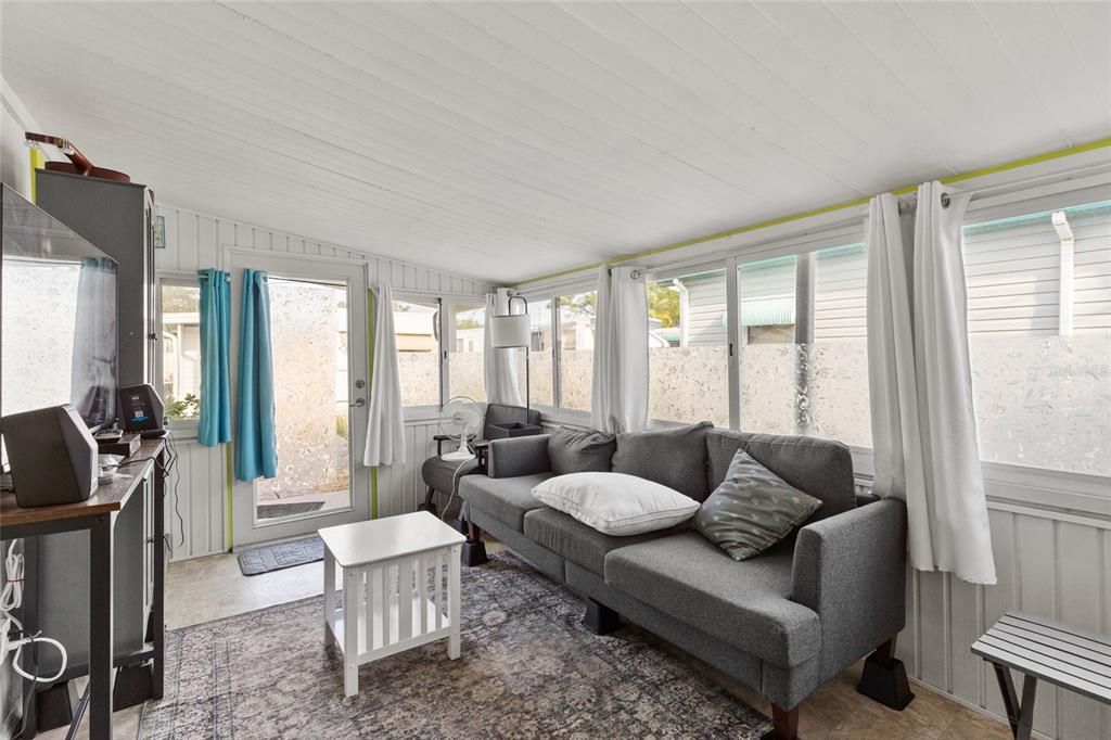 На продажу: $80,000 (1 спален, 1 ванн, 363 Квадратных фут)