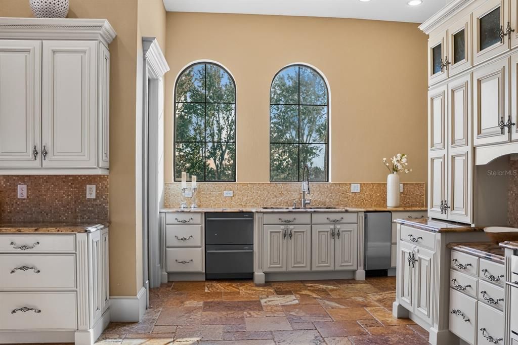 En Venta: $4,200,000 (5 camas, 4 baños, 8334 Pies cuadrados)