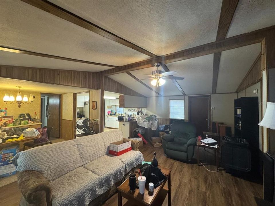 For Sale: $89,900 (4 beds, 2 baths, 1392 Square Feet)