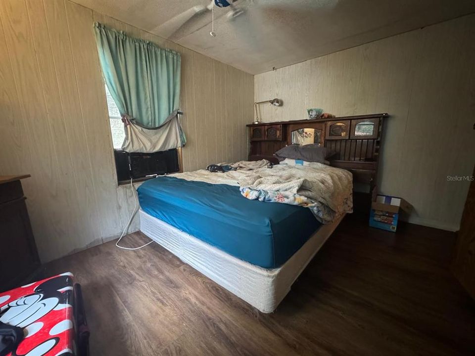 For Sale: $89,900 (4 beds, 2 baths, 1392 Square Feet)