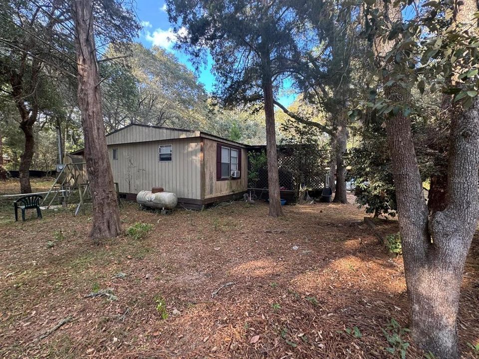 For Sale: $89,900 (4 beds, 2 baths, 1392 Square Feet)