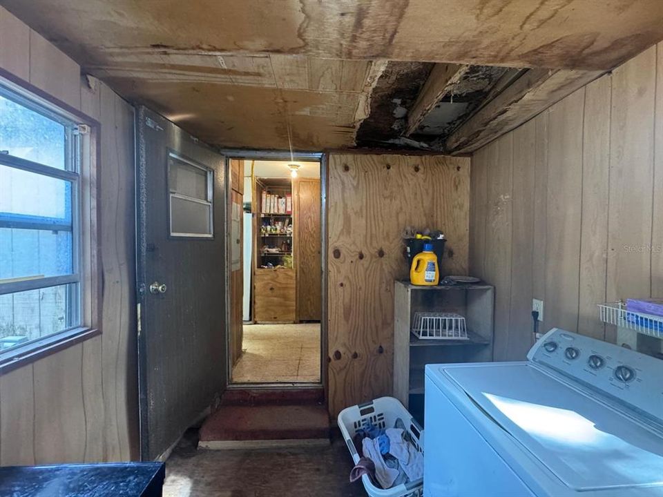 For Sale: $89,900 (4 beds, 2 baths, 1392 Square Feet)