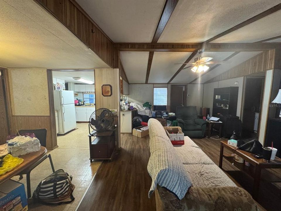 For Sale: $89,900 (4 beds, 2 baths, 1392 Square Feet)