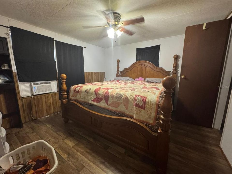 For Sale: $89,900 (4 beds, 2 baths, 1392 Square Feet)