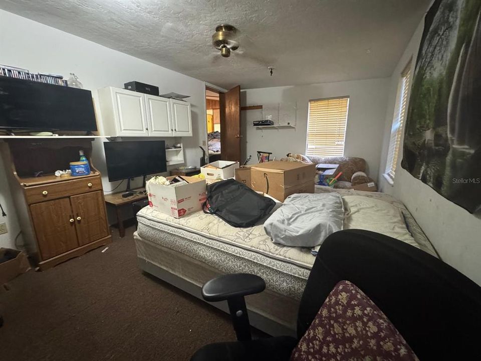 For Sale: $89,900 (4 beds, 2 baths, 1392 Square Feet)