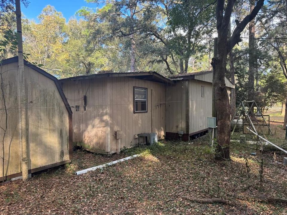 For Sale: $89,900 (4 beds, 2 baths, 1392 Square Feet)