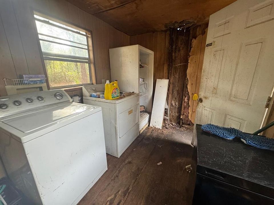 For Sale: $89,900 (4 beds, 2 baths, 1392 Square Feet)