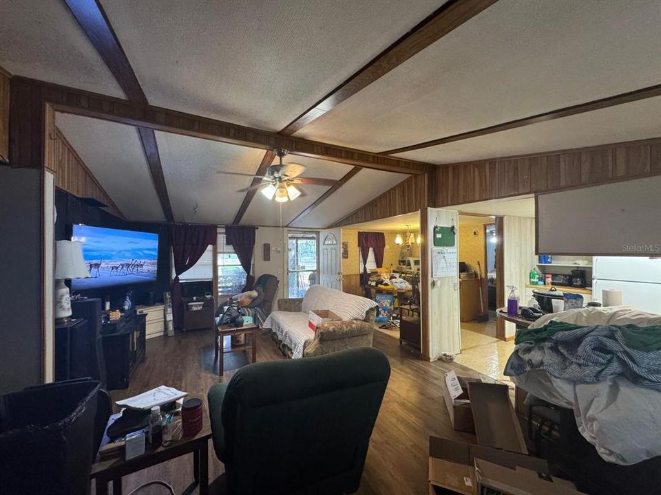 For Sale: $89,900 (4 beds, 2 baths, 1392 Square Feet)