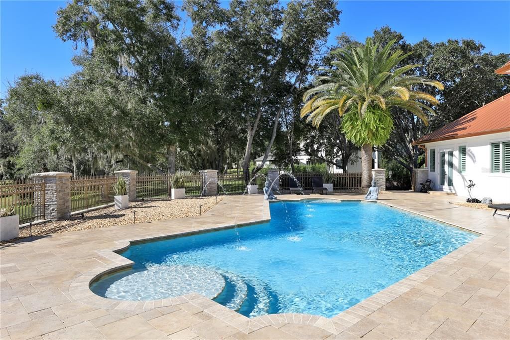 En Venta: $2,864,550 (4 camas, 5 baños, 5876 Pies cuadrados)