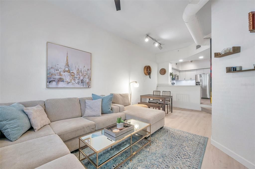 出租: $2,300 (1 贝兹, 1 浴室, 789 平方英尺)