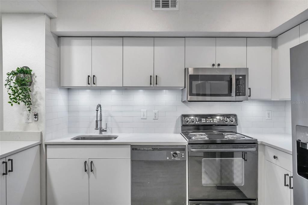 出租: $2,300 (1 贝兹, 1 浴室, 789 平方英尺)