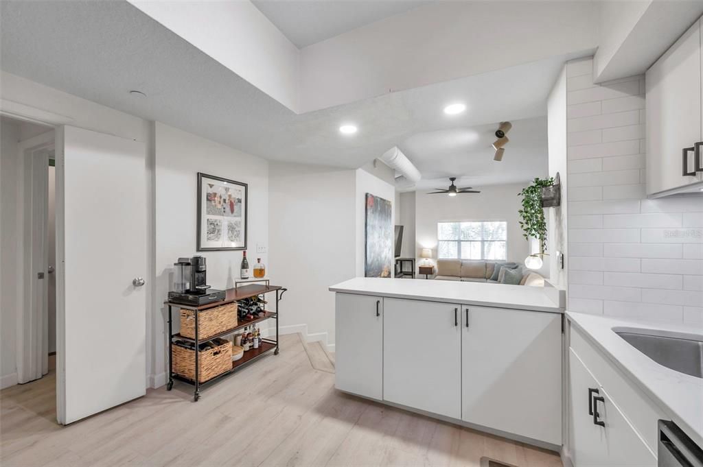 出租: $2,300 (1 贝兹, 1 浴室, 789 平方英尺)