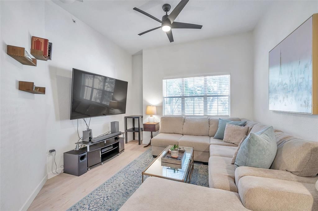 出租: $2,300 (1 贝兹, 1 浴室, 789 平方英尺)