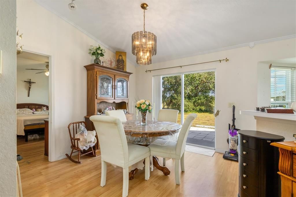 На продажу: $250,000 (3 спален, 2 ванн, 1224 Квадратных фут)