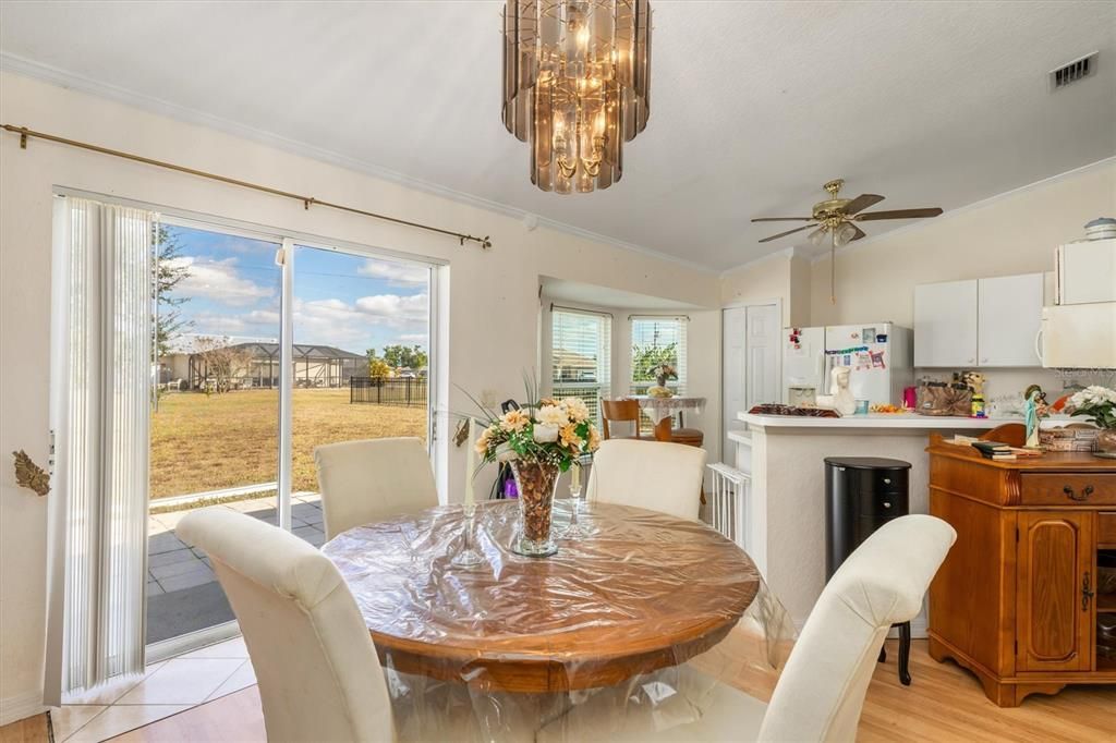 На продажу: $250,000 (3 спален, 2 ванн, 1224 Квадратных фут)