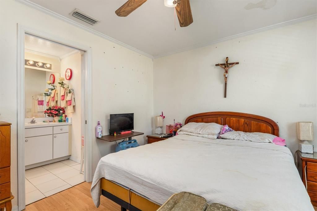 На продажу: $250,000 (3 спален, 2 ванн, 1224 Квадратных фут)