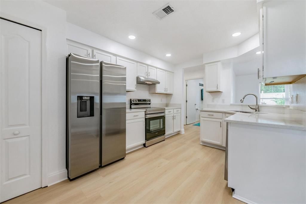 На продажу: $449,900 (3 спален, 2 ванн, 1248 Квадратных фут)