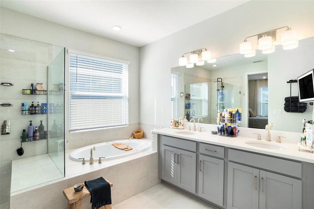 For Sale: $475,000 (4 beds, 3 baths, 2360 Square Feet)