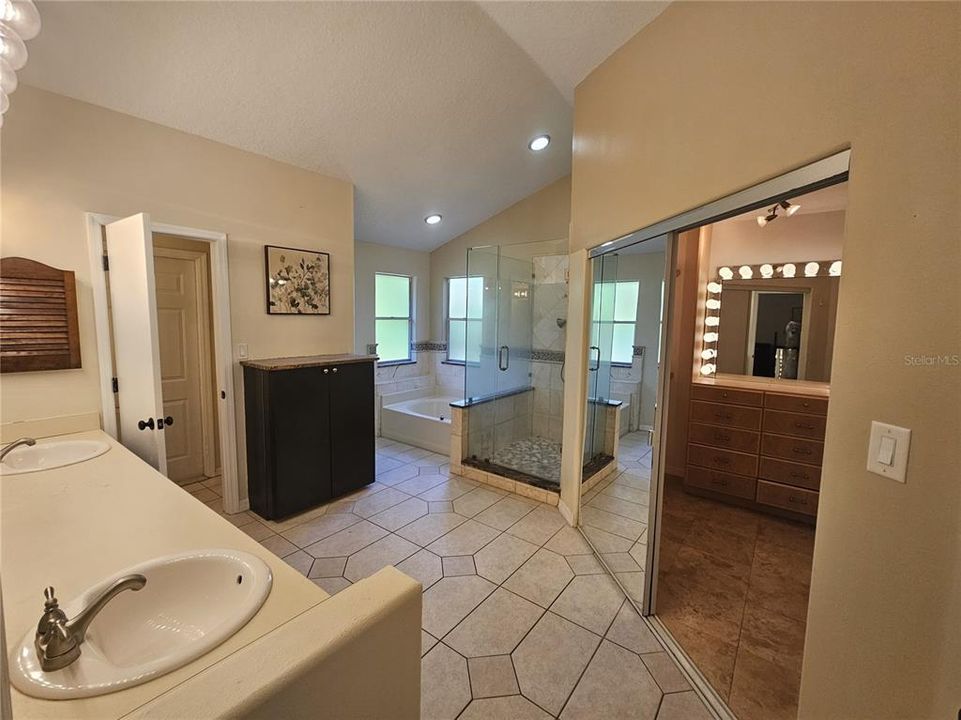 For Rent: $4,000 (4 beds, 2 baths, 2355 Square Feet)