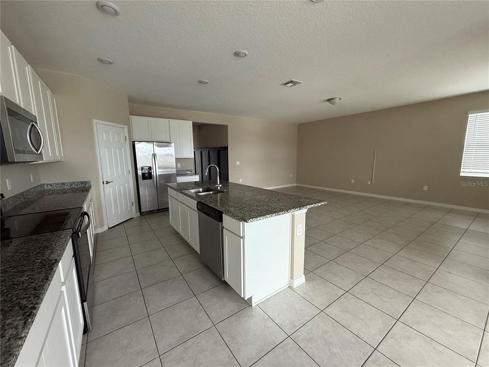 For Rent: $2,350 (4 beds, 3 baths, 2185 Square Feet)