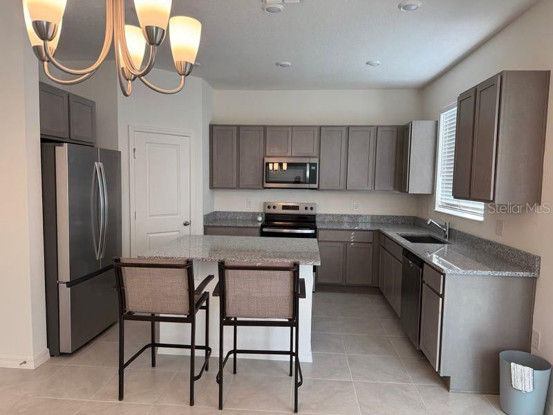 For Rent: $2,650 (4 beds, 2 baths, 2320 Square Feet)