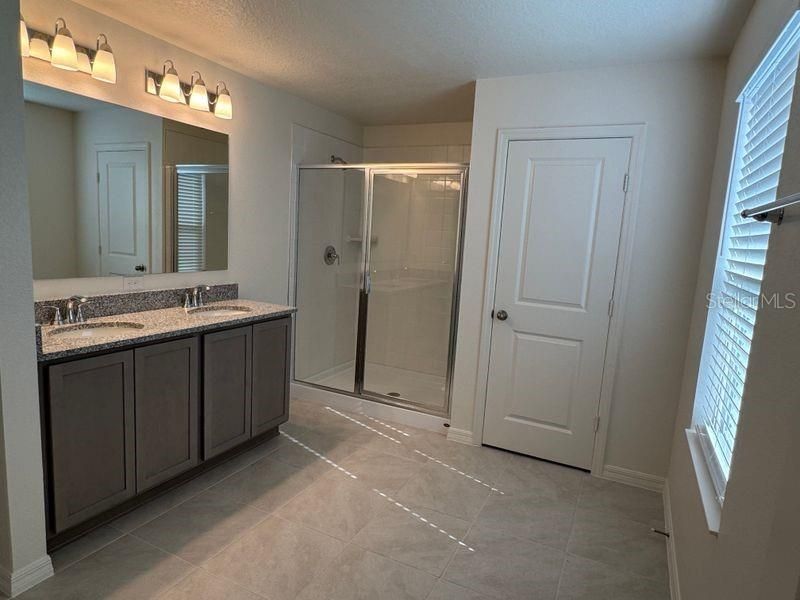 For Rent: $2,650 (4 beds, 2 baths, 2320 Square Feet)