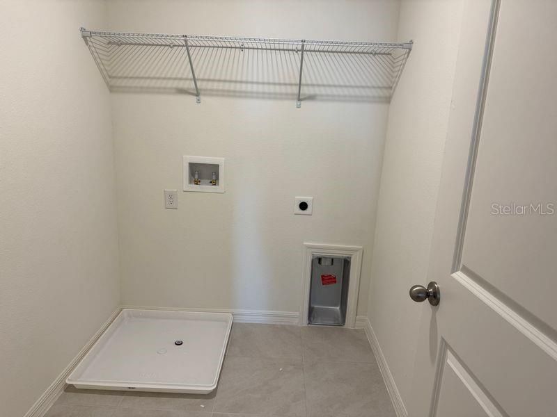 For Rent: $2,650 (4 beds, 2 baths, 2320 Square Feet)