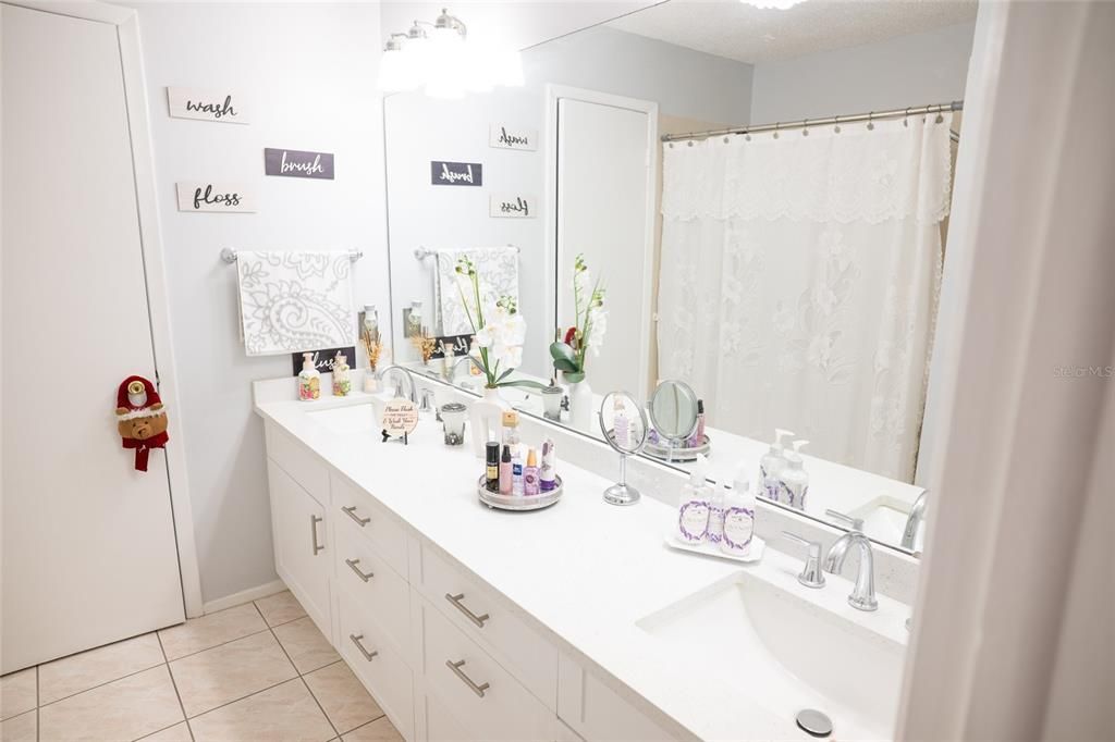 待售: $379,500 (2 贝兹, 2 浴室, 1440 平方英尺)