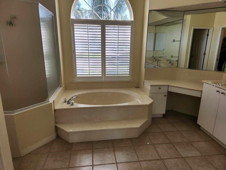 For Rent: $3,900 (3 beds, 2 baths, 2158 Square Feet)