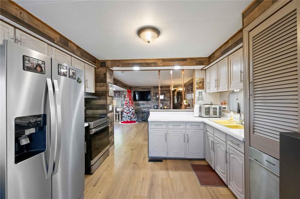 待售: $145,000 (2 贝兹, 1 浴室, 828 平方英尺)