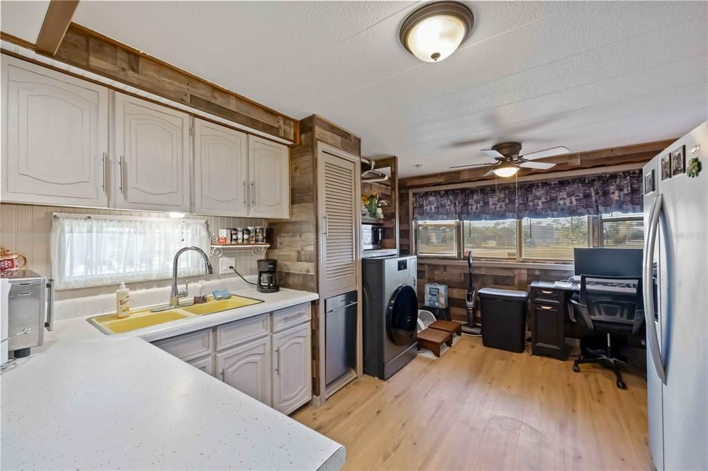 待售: $145,000 (2 贝兹, 1 浴室, 828 平方英尺)