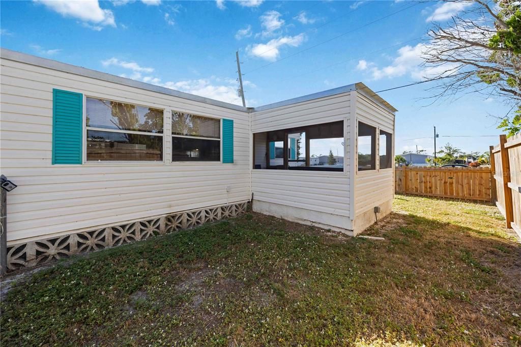 待售: $145,000 (2 贝兹, 1 浴室, 828 平方英尺)