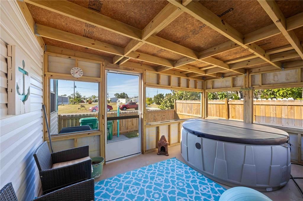 待售: $145,000 (2 贝兹, 1 浴室, 828 平方英尺)