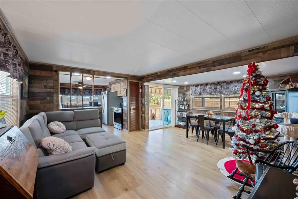 待售: $145,000 (2 贝兹, 1 浴室, 828 平方英尺)