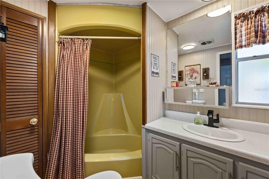 待售: $145,000 (2 贝兹, 1 浴室, 828 平方英尺)