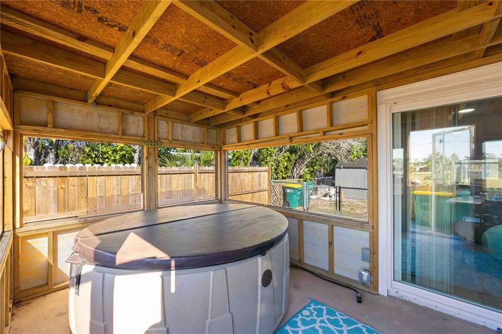 待售: $145,000 (2 贝兹, 1 浴室, 828 平方英尺)