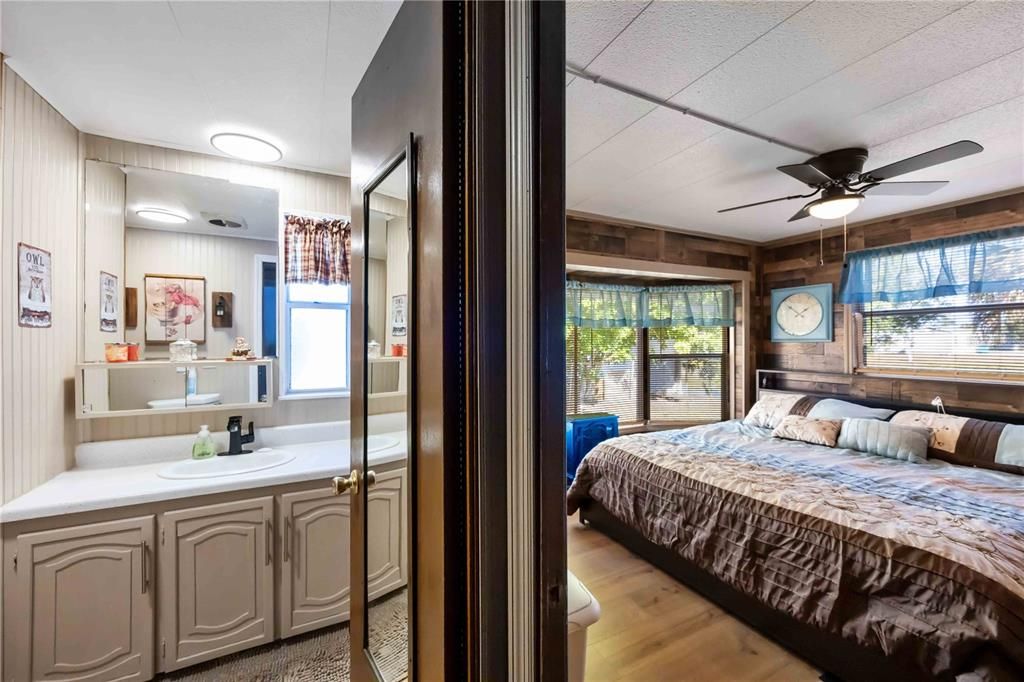 待售: $145,000 (2 贝兹, 1 浴室, 828 平方英尺)