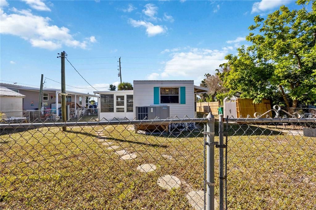 待售: $145,000 (2 贝兹, 1 浴室, 828 平方英尺)