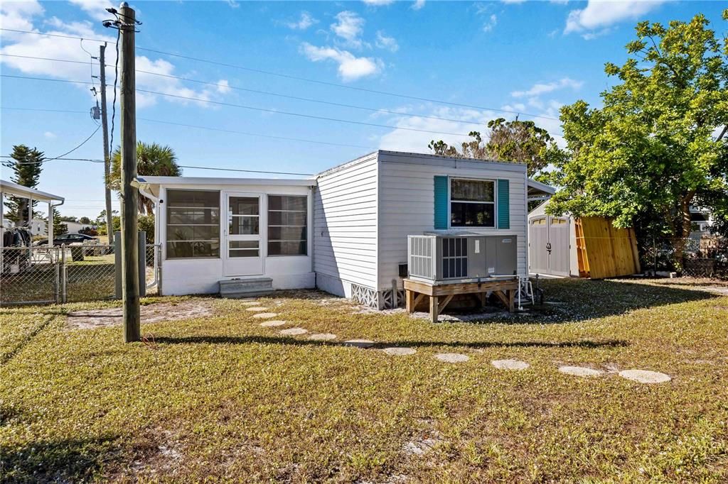 待售: $145,000 (2 贝兹, 1 浴室, 828 平方英尺)