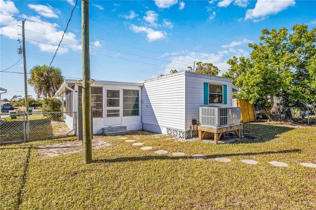 待售: $145,000 (2 贝兹, 1 浴室, 828 平方英尺)