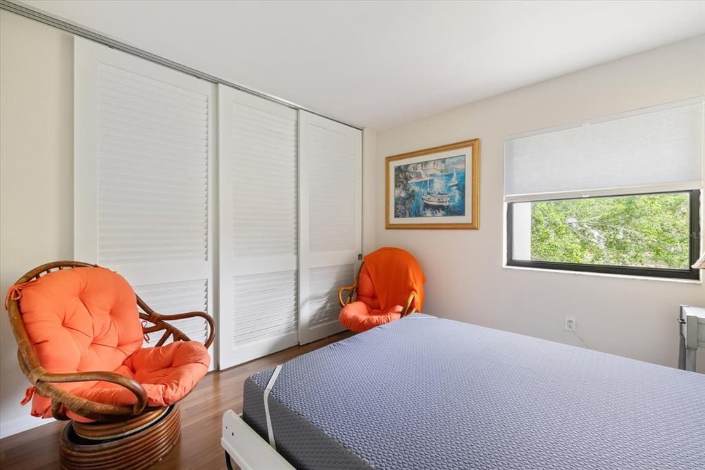 待售: $199,000 (2 贝兹, 2 浴室, 888 平方英尺)