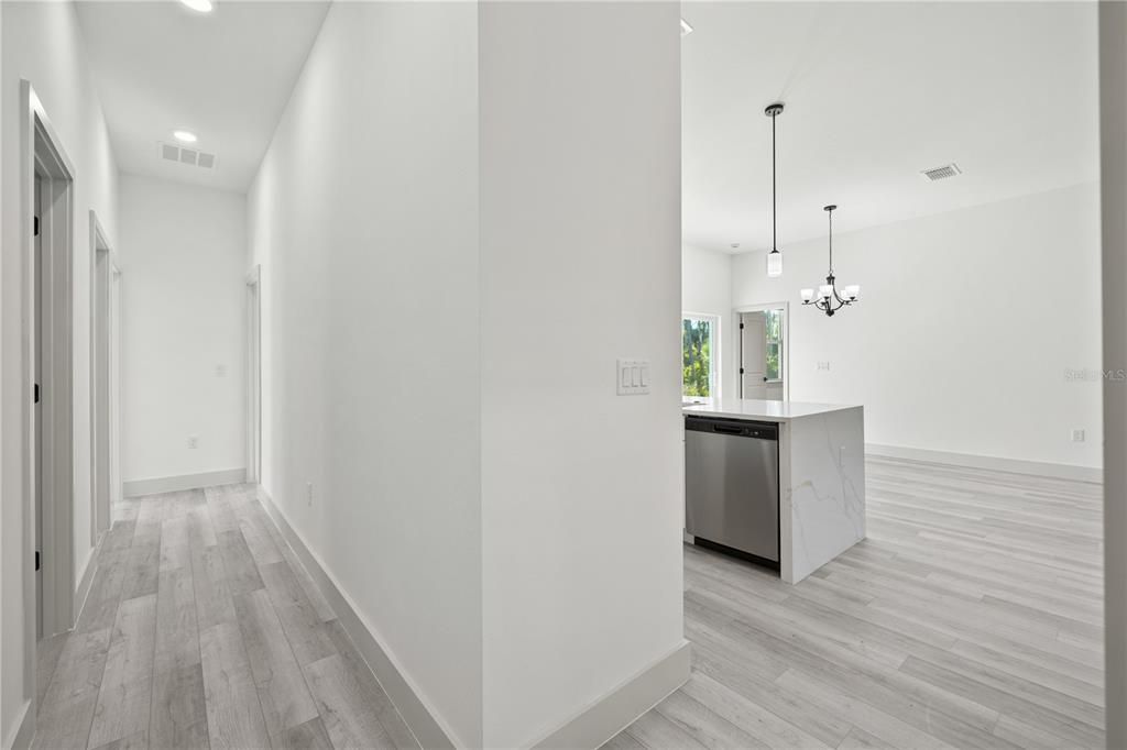 На продажу: $349,900 (4 спален, 2 ванн, 1695 Квадратных фут)