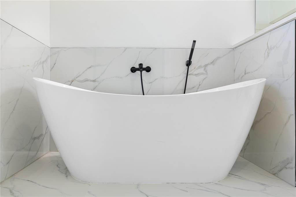 На продажу: $349,900 (4 спален, 2 ванн, 1695 Квадратных фут)