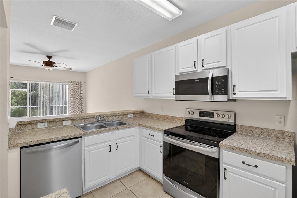 For Sale: $240,000 (2 beds, 2 baths, 1383 Square Feet)