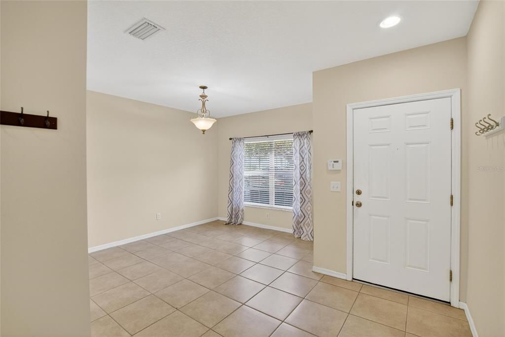 En Venta: $240,000 (2 camas, 2 baños, 1383 Pies cuadrados)