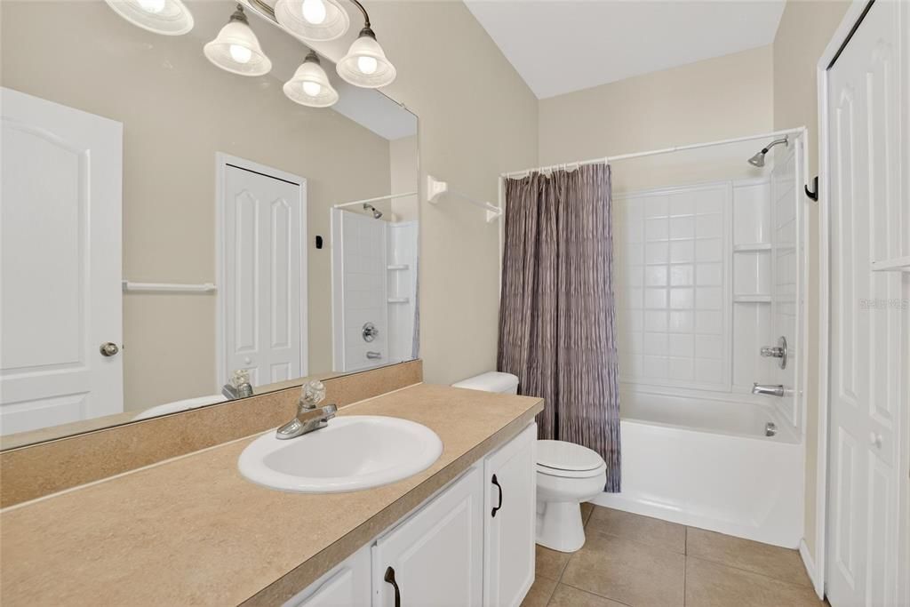 For Sale: $240,000 (2 beds, 2 baths, 1383 Square Feet)